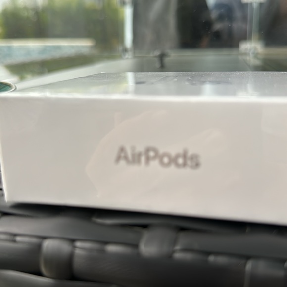 Apple Airpods - Picture 4 of 5